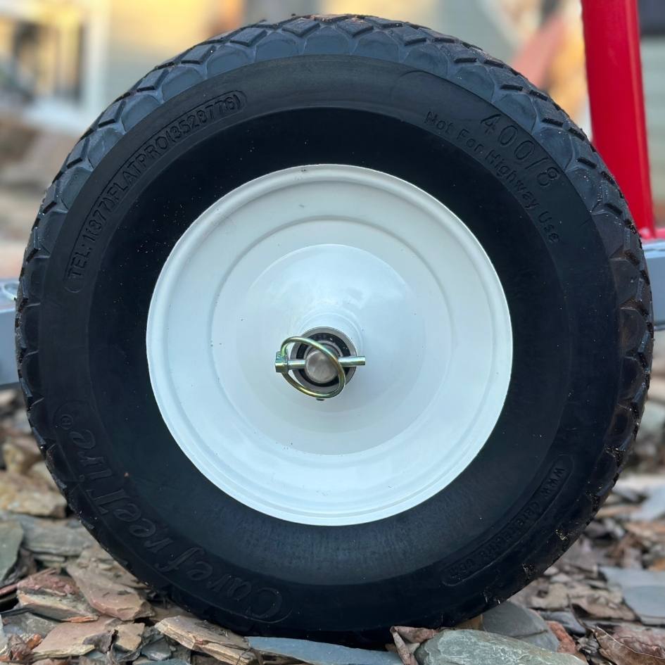 Flat proof tires of the Rhino Tool Systems garden cart